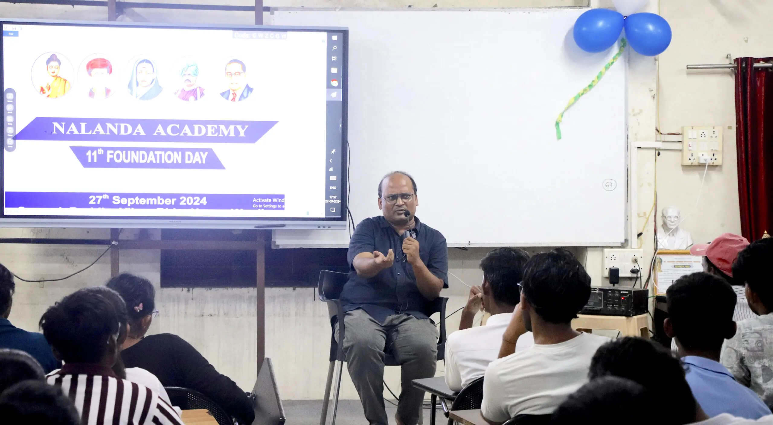 Anoop Kumar addressing students at Nalanda Academy