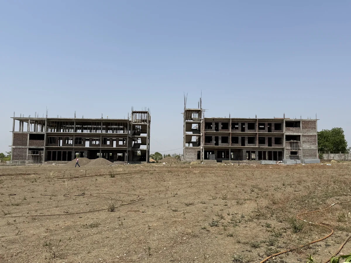 Construction workers at Nalanda Abhiyan campus